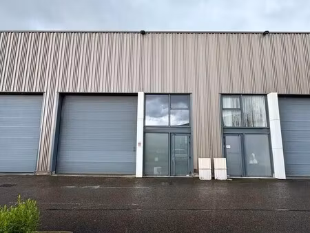 vente local d'activités 180 m²