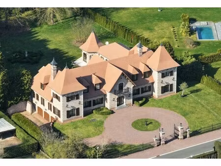 magnifieke kasteelvilla met binnenzwembad  uniek gelegen in villawijk “goudkust”  omringd 