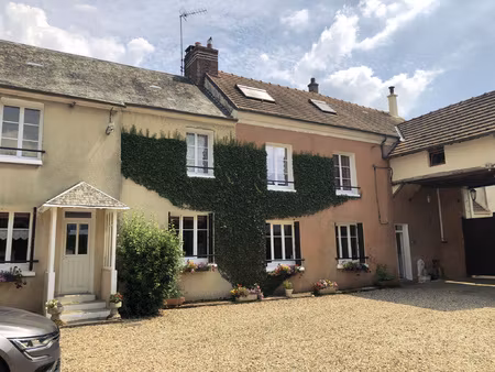 ensemble immobilier de 247 m2 avec dépendances de + de 200 m
