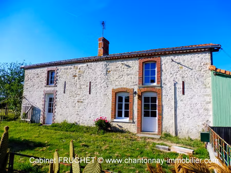 sainte cecile  dans village à 10 km accès autoroute a83 et à