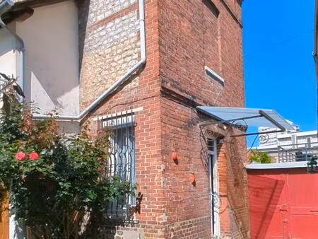 maison individuelle avec jardin avec un beau potentiel