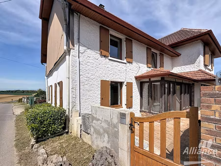 maison de village de 103 m2 avec terrasse à proximité de la