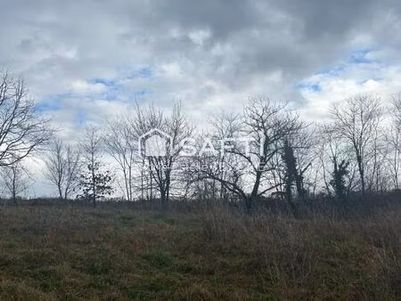 superbe terrain dans environnement privilégié à 10 minutes de bordeaux