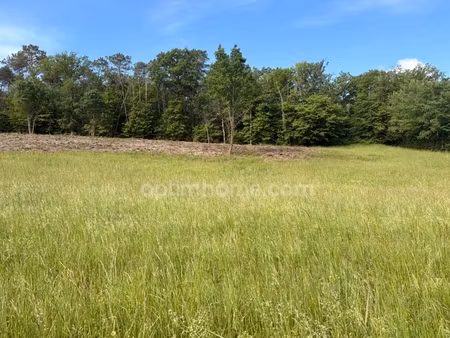 terrain à bâtir situé à moins de 10 minutes environ de perigueux
