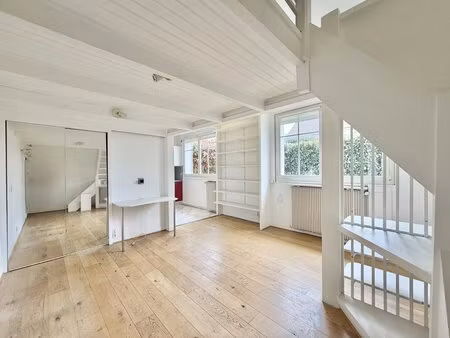 studio avec mezzanine  parking et cave – petite copropriété au calme