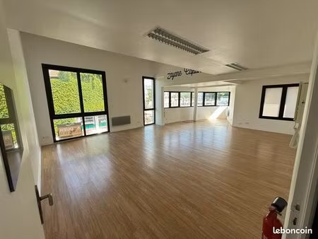 ? bureau 55 m² lumineux – rer robinson à pied – idéal profession libéral