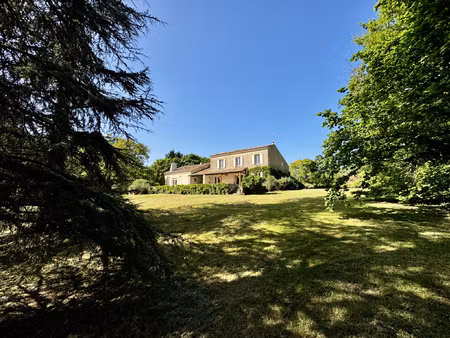 ensemble de deux maisons sur parc de plus d'un hectare