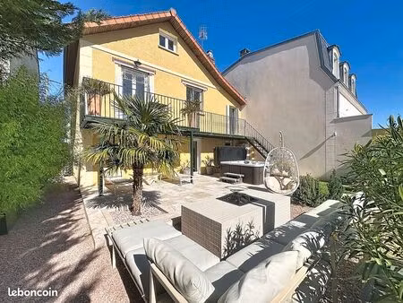 pavillon 5 pièces 130 m²