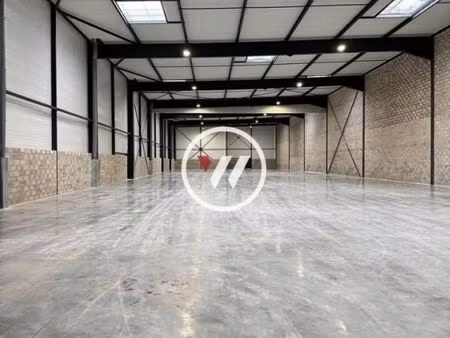 local logistique 7 260 m²