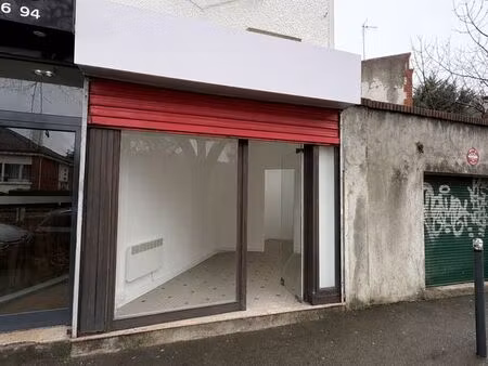a louer local commercial tout commerces