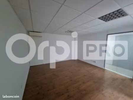 bureau 25 m²