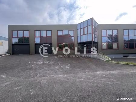 local d'activité 1 450 m²