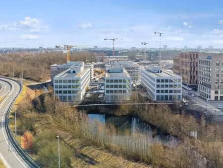 immeuble de bureaux indépendant de 2 578 m² dans un empla...