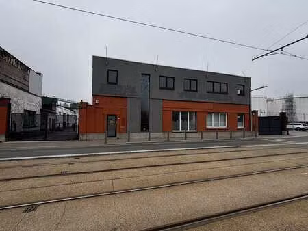 hall + bureaux à louer