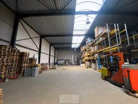 entrepôt avec bureaux à louer à malines