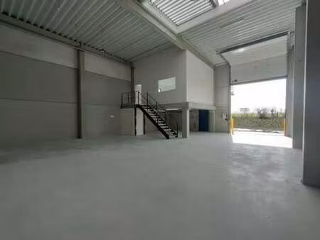 nivelles sud : entrepôt neuf de 192 m² + mezzanine de 34 m²