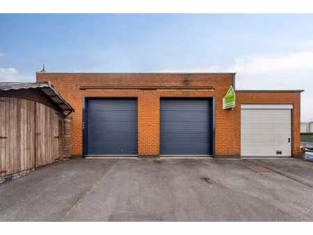 magazijn 80 m² met parkeergelegenheid voor de loods