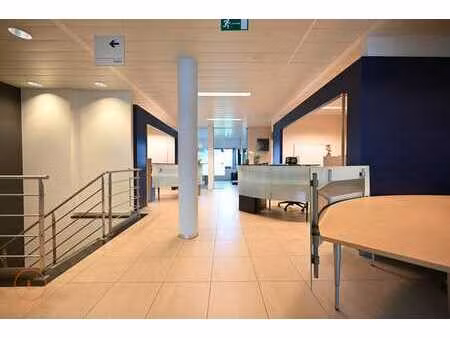 modern handelspand op zeer goede ligging