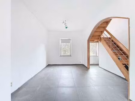maison 3 façades avec terrasse  jardin et beau potentiel !