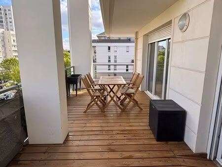 f3 refait à neuf cœur de ville avec terrasse et parking