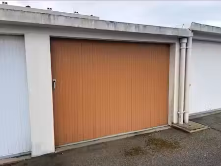 location parking à reze (44400)  85 €
