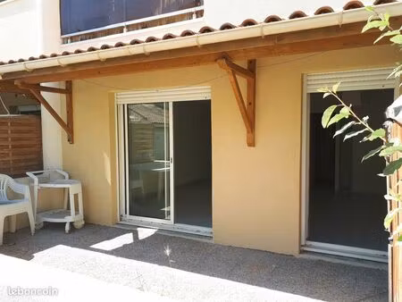 t2 avec terasse et parking privé
