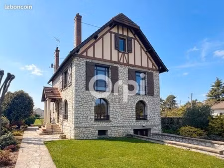 maison 8 pièces 168 m²