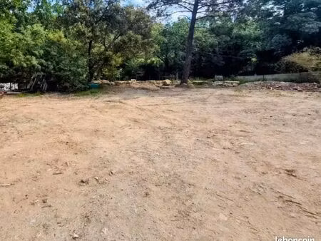 terrain 1 300 m² vidauban