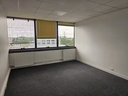 location locaux professionnels 1 pièce 20 m² à cergy (95000)  442 €