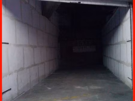 a louer location box fermé 13 m2 30m3 dans parking très sécurise stockage voiture proche p