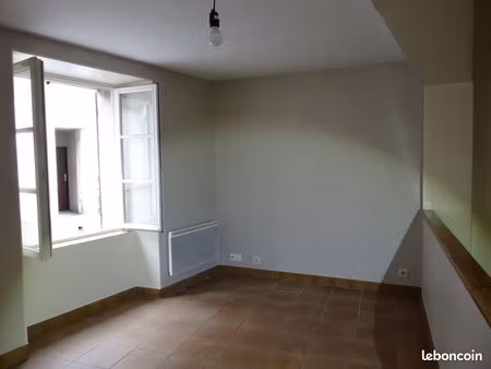 auxerre centre f2 rez de chaussée 485