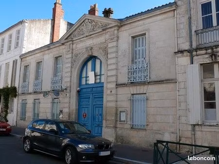 loue appartement f3 de 61 m2 dans très bel immeuble ancien  hyper centre de rochefort