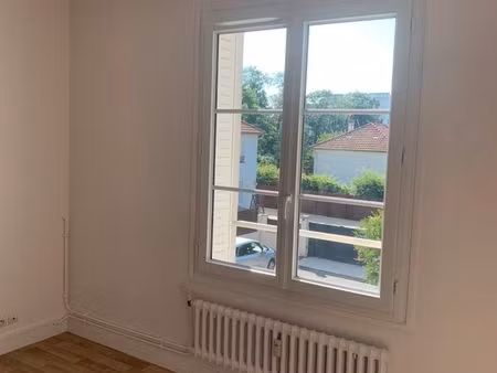 savigny sur orge f3/4 66m2 loyer 1210 euros secteur gare  vue sur verdure