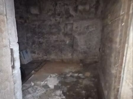 rare cave a location 15m²