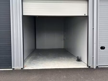 à louer box 30 m2