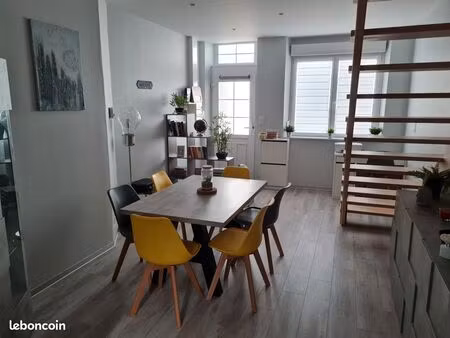 a louer jolie petite maison f3 proche du centre ville  rénovée à neuf. ( bien rare et conv