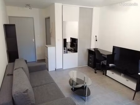 studio meuble 27m² refait a neuf + terrasse