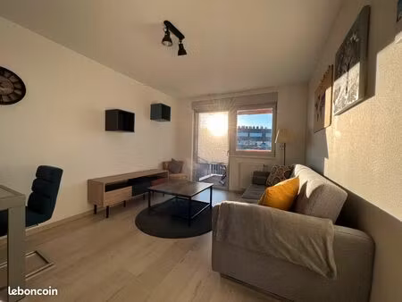 f2 meublé 43m² avec balcon & vue – parking sous-sol – dispo 1er juillet