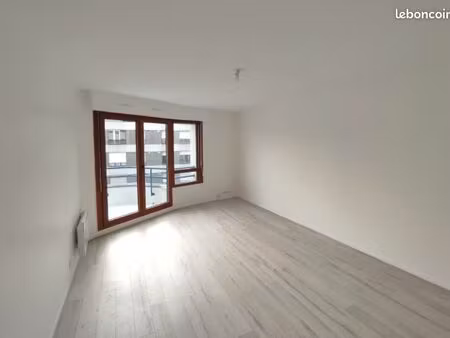 t4 rénové – centre paimpol – 3 chambres – parking – cave