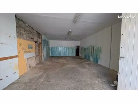 grand garage / local de stockage de 63 m² - tramayess