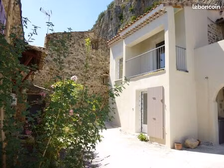 soyons.particulier loue maisonnette dans village