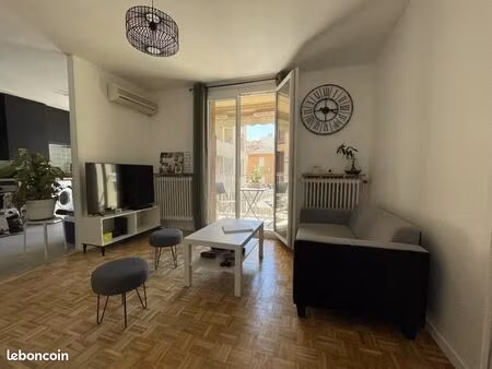 chambre 1 pièce 77 m²