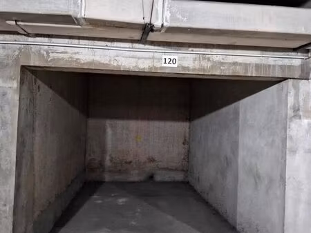 place de parking - angouleme - 7000