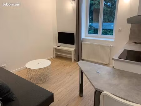 t2 39 m2 residence privée sécurisé  parking  piscine  salle de sport  laverie  25 min lyon