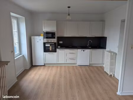 maison de bourg a louer a gelles