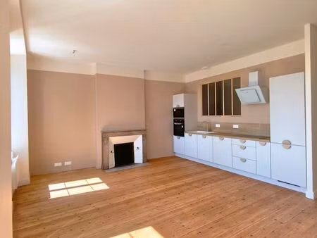 tonnay-charente – centre-ville – vue charente – appartement 51 45 m² entièrement rénové (2