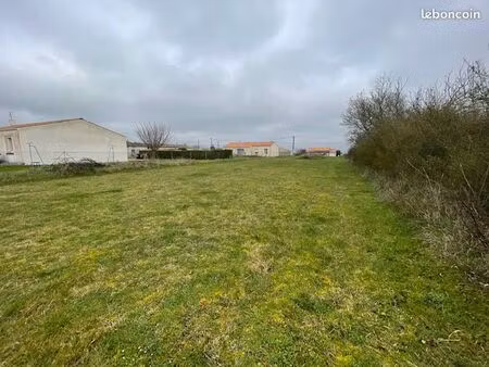 terrain 1 445 m² arces