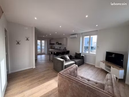 chambre à louer entièrement meublée  climatisée avec salle d'eau indépendante