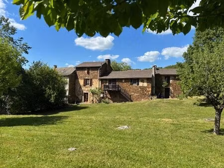 propriété aveyronnaise sur 3.5 hec de terres