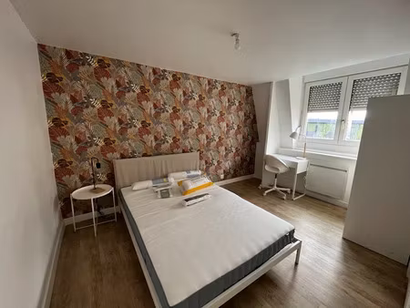 location meublée maison 5 pièces 89 m² à lille (59000)  1 840 €
